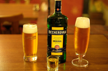 Бехеровка: алкоголь или лекарство? Как правильно пить?