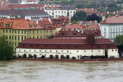 В Праге вода отступила и ушла на север Германии