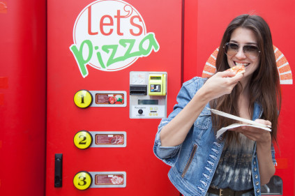 Прага обзавелась автоматами для продажи пиццы